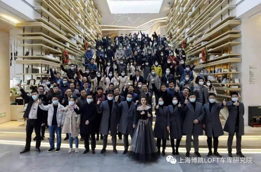 白城全国一百多人在华侨城汉口道6号参观研讨LOFT专利车库技术！